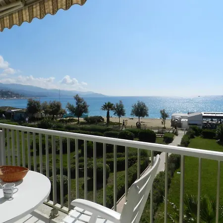 Apartment Le Lavandou, 2 Pieces, 4 Personnes - Fr-1-251-657 *